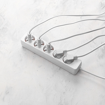 Удлинитель 5 гнезд, 3м, 3х0,75мм², с/з, белый PROconnect