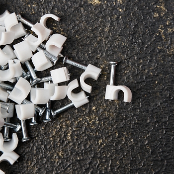 Крепеж кабеля круглый 4мм, белый (50 шт/уп) REXANT