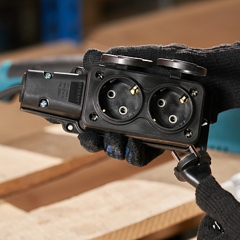 Розетка (колодка) влагозащищенная с крышкой 2 гнезда, с/з, 16А, IP54, каучук, черная REXANT