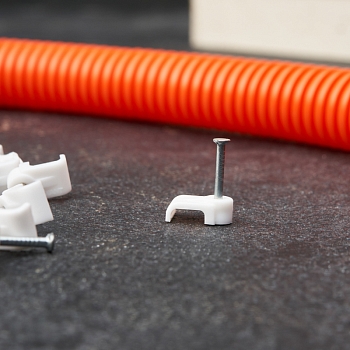 Крепеж кабеля плоский 8х3 мм, белый (50 шт/уп) REXANT