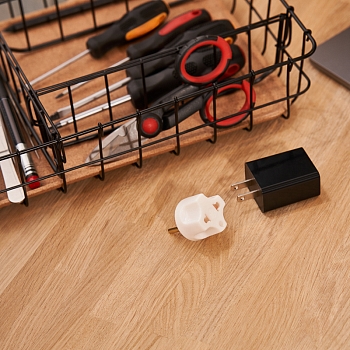 Адаптер сетевой (переходник) с Евро А/F на вилку С1 CEE 7/2 «Питер» 10А б/з белый PROconnect (пакет БОПП 1 шт/уп.)