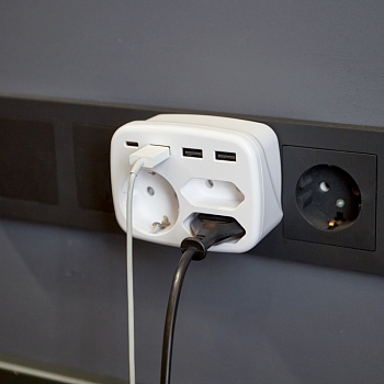 Тройник электрический 16А с/з + 2х2,5А + 3хUSB-A 2,4А + USB Type-C 3А, белый REXANT