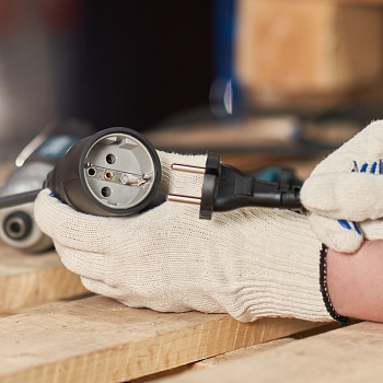 Розетка влагозащищенная переносная 1 гнездо, с/з, 16А, IP20/44 каучук, черная REXANT