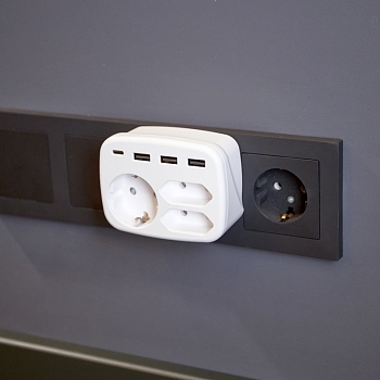 Тройник электрический 16А с/з + 2х2,5А + 3хUSB-A 2,4А + USB Type-C 3А, белый REXANT