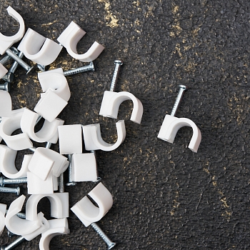 Крепеж кабеля круглый 8мм, белый (50 шт/уп) REXANT