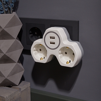 Двойник электрический 16А с/з и защитными шторками + 2 USB порта, 2,4 А, белый REXANT