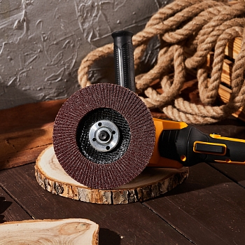 Круг лепестковый торцевой, P60, 150х22,2мм KRANZ