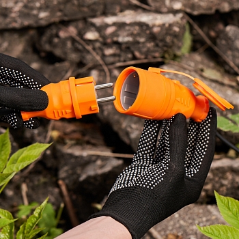 Розетка влагозащищенная переносная с крышкой 1 гнездо, с/з, 16А, IP54, каучук, оранжевая REXANT