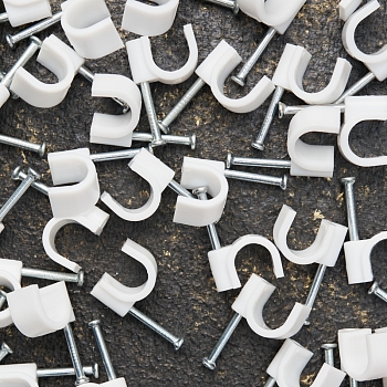 Крепеж кабеля круглый 9мм, белый (50 шт/уп) REXANT