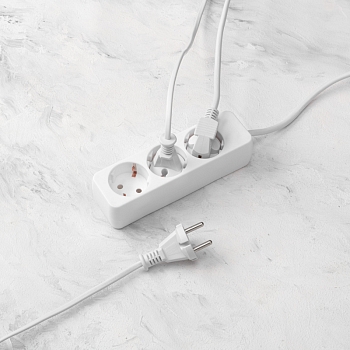 Удлинитель 3 гнезда, 1,5м, 3х0,75мм², с/з, белый PROconnect