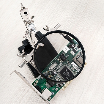 Держатель Третья рука, 2 зажима, лупа 90мм (3х), чугун REXANT