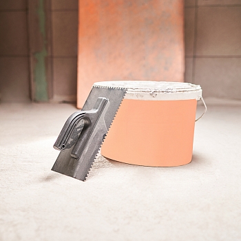 Гладилка нержавеющая 130х270 мм, зуб 4х4 мм, пластиковая ручка REXANT