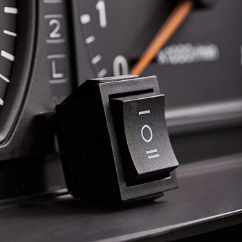 Переключатель клавишный 250В 15А (6с) ON-OFF-ON черный с нейтралью (1 шт/уп) REXANT