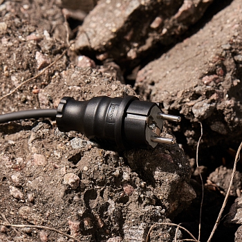 Вилка влагозащищенная прямая, с/з, 16А, IP44, каучук, черная REXANT