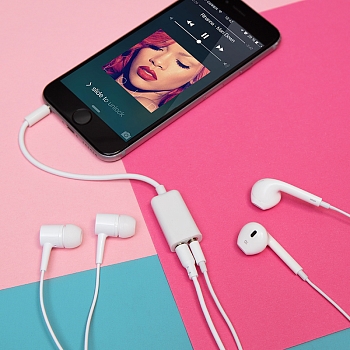 Аудиоразветвитель штекер 3,5мм на 2 по 3,5мм, 0,15м, белый REXANT